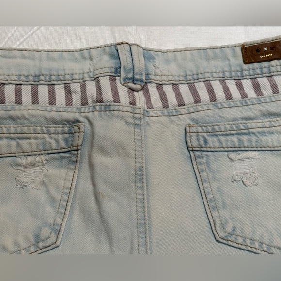 Patriotic Jean Shorts Unique Stars and Stripes Design 100% Cotton Junior Size 11 - Picture 2 of 9